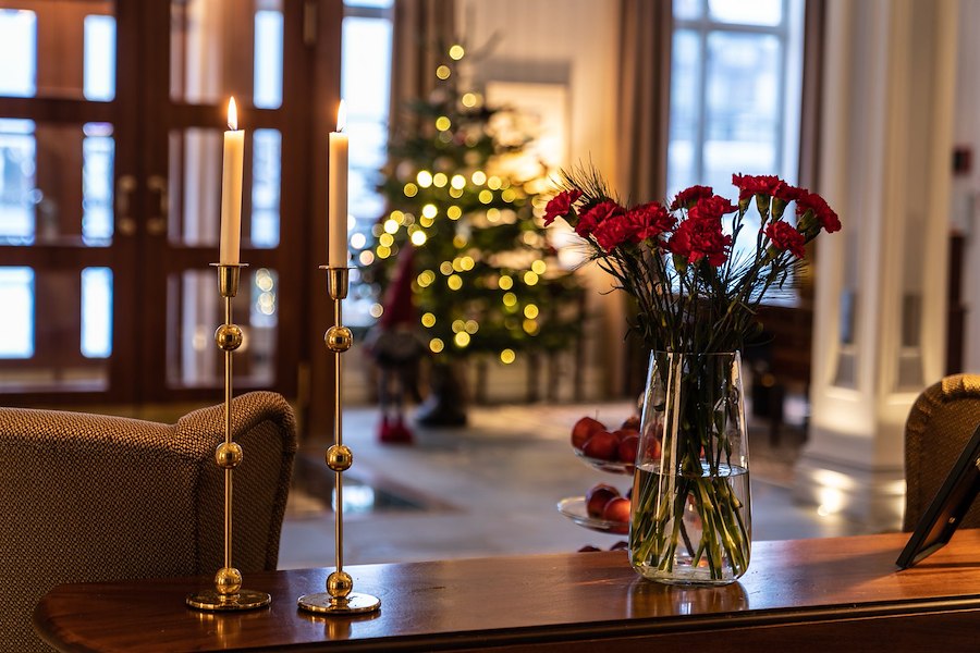 Primärbild av JULEN PÅ KURHOTELLET