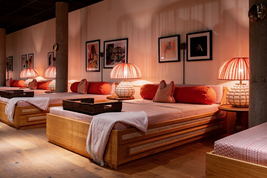 Primärbild av WINTER AFFAIRS