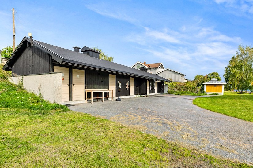 Electricity and access to service buildings are  included in the price-image