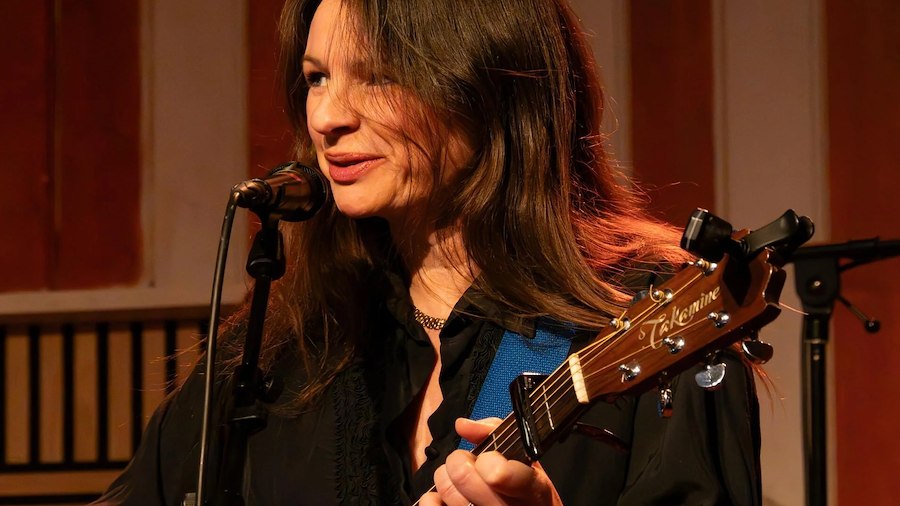 Julebordpakke med konsert av Amy Belle for 2 pers