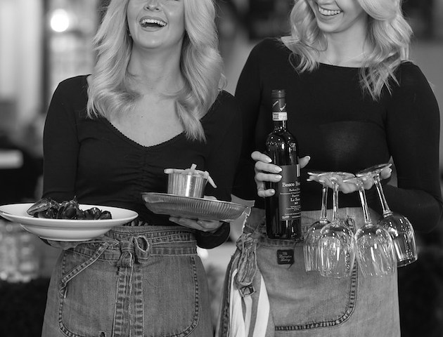 Boka Happy Friday på Siggesta Gård