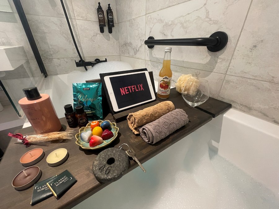 Primary image of Double room with bathtub and wellness package