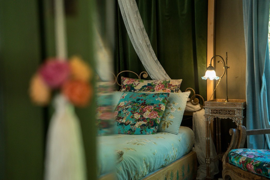 voucher-IMMERSED IN NATURE: Tent 40mq. + Romantic Chic Picnic at Candlelight