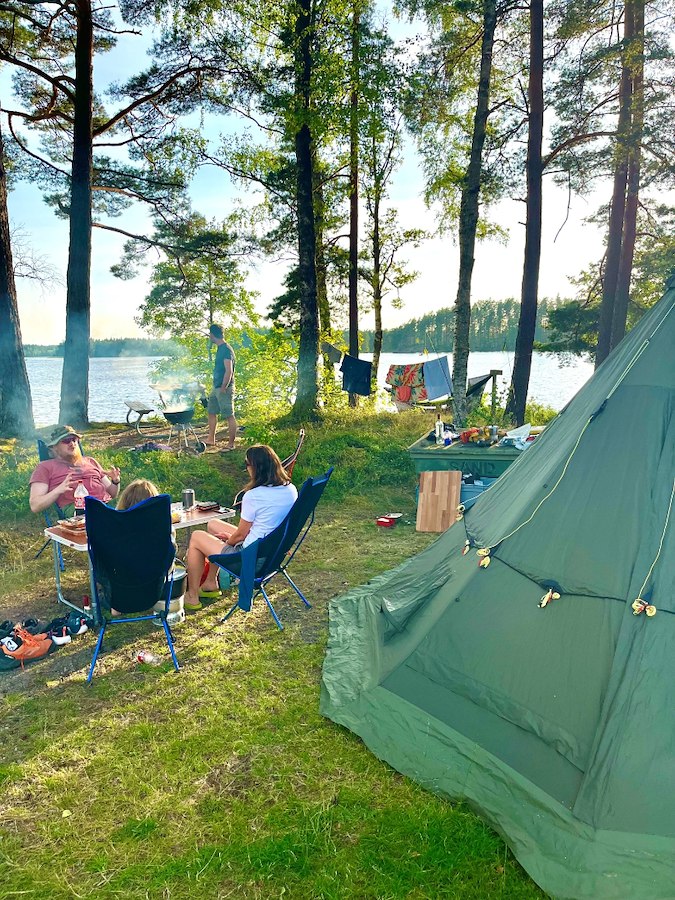 Tent pitch with electricity – Lakeside - Maximum 8 sq m
