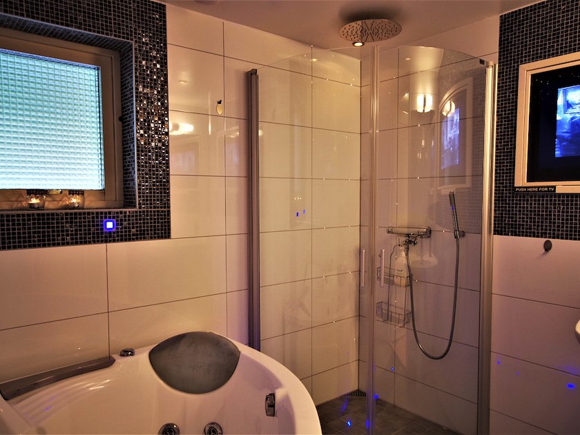 Treetop Spa, Hangout & Hotel image 3