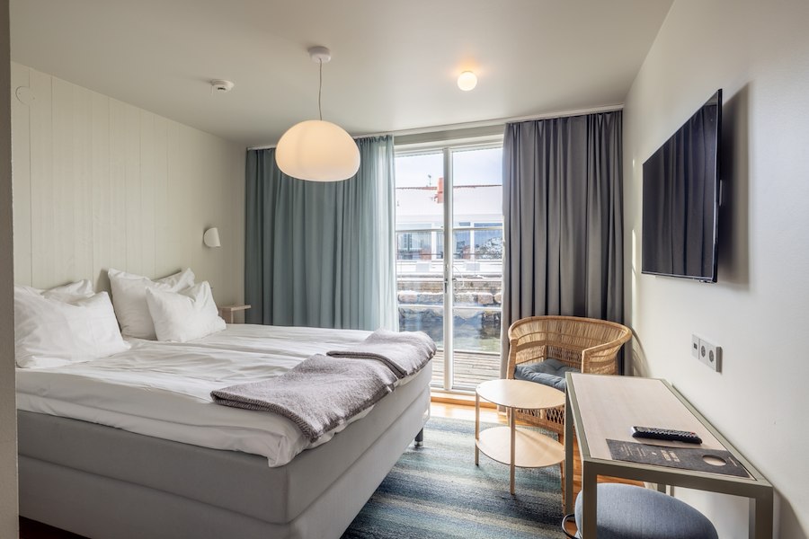 Primary image of Sista chansen-datum i april