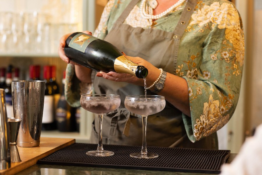 Primary image of Friherrinnans Flärdfulla