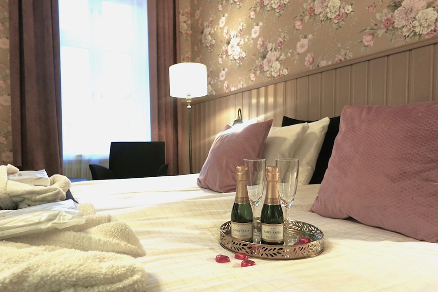 Primary image of LOVE DEAL