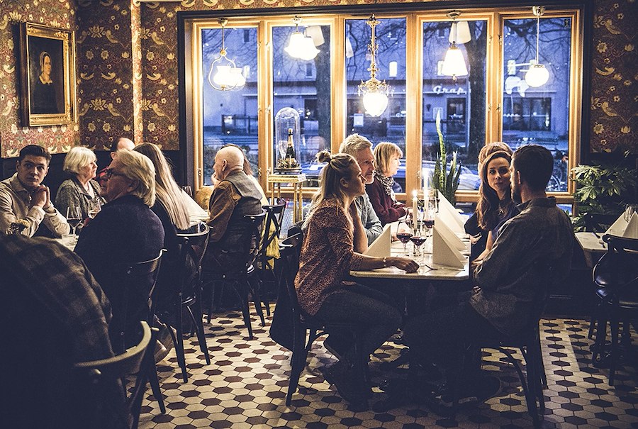 Sexrätters nyårssupé med drycker (alkoholhaltiga)