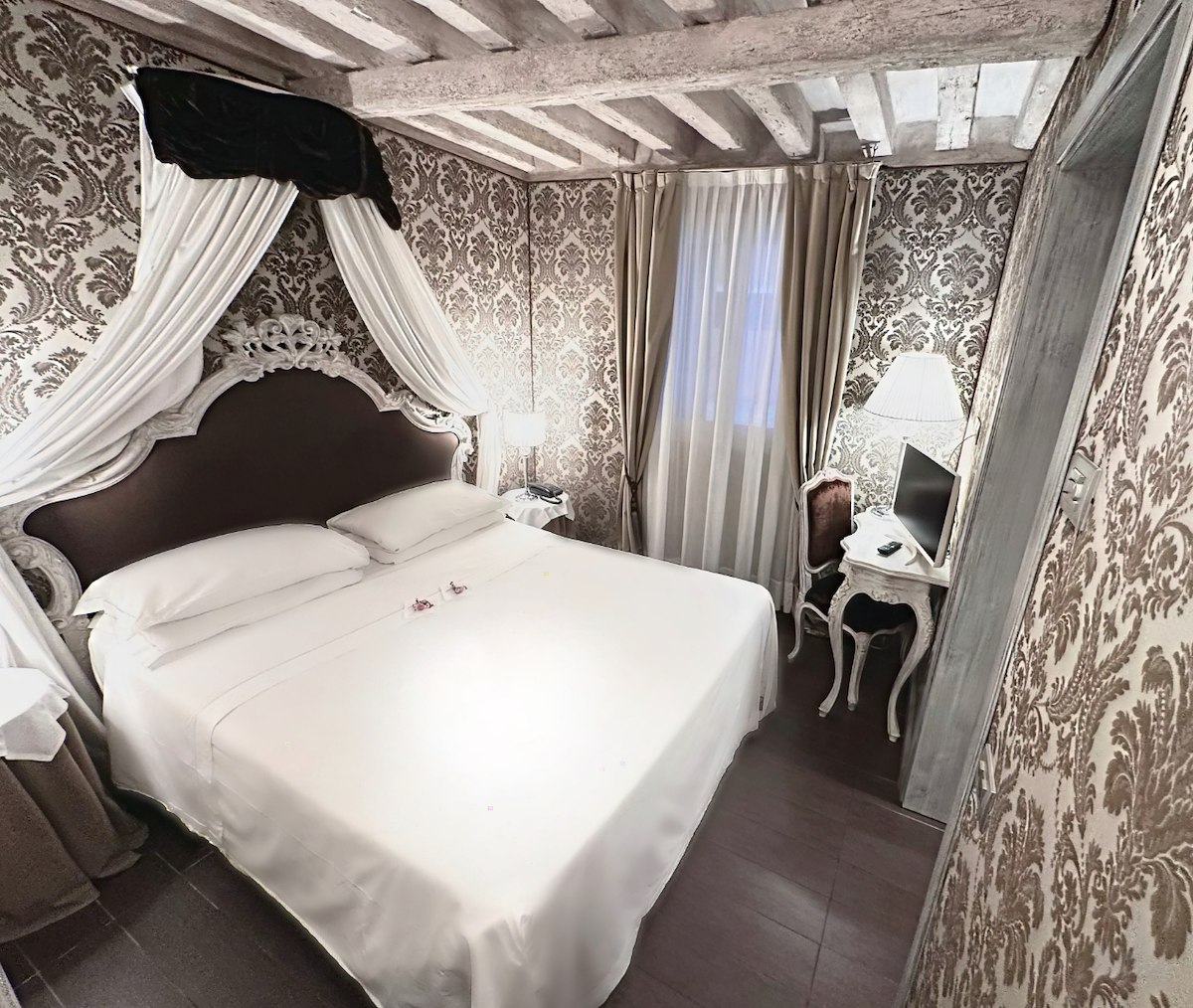 room_image