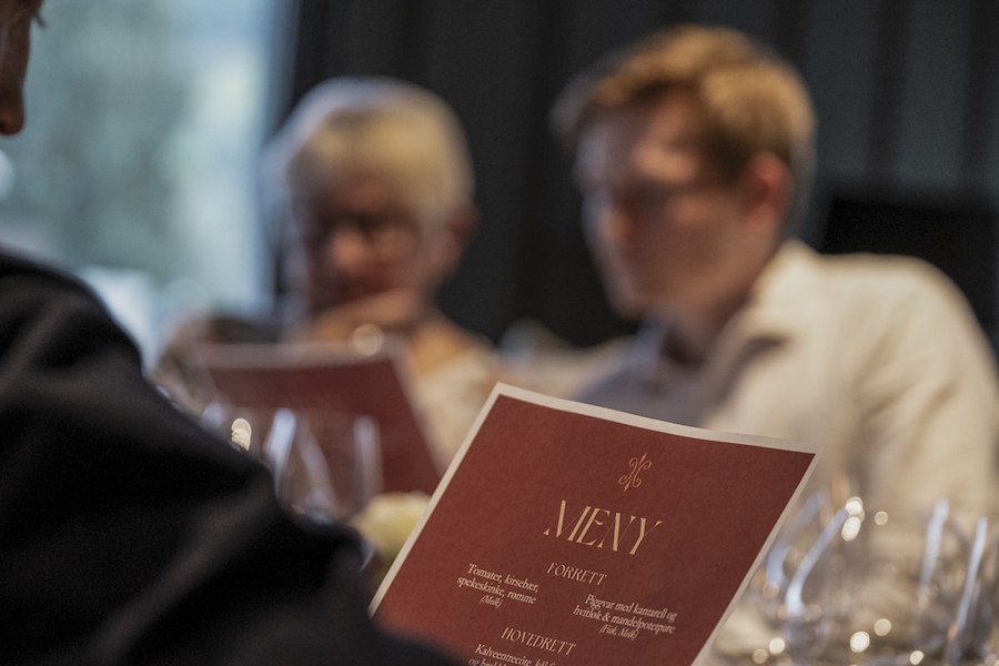 Primary image of Overnatting med middag