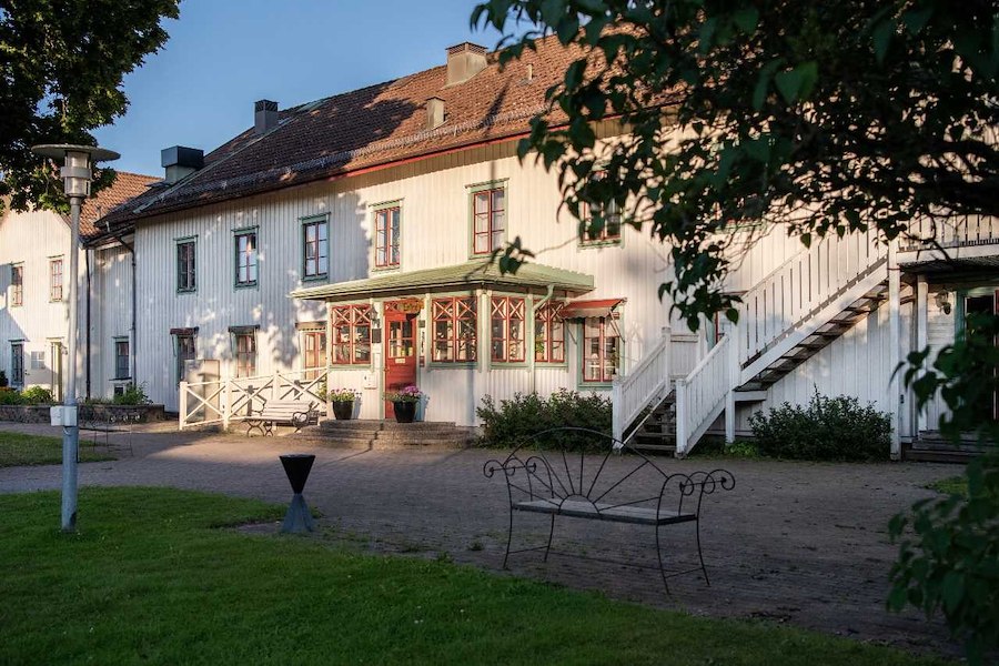 Primary image of Fira Valborg med eld, sång och vårkänsla