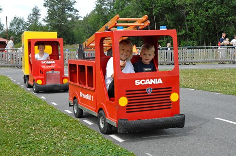 Primary image of Lådbilsäventyret – familjepaket på Bommersvik