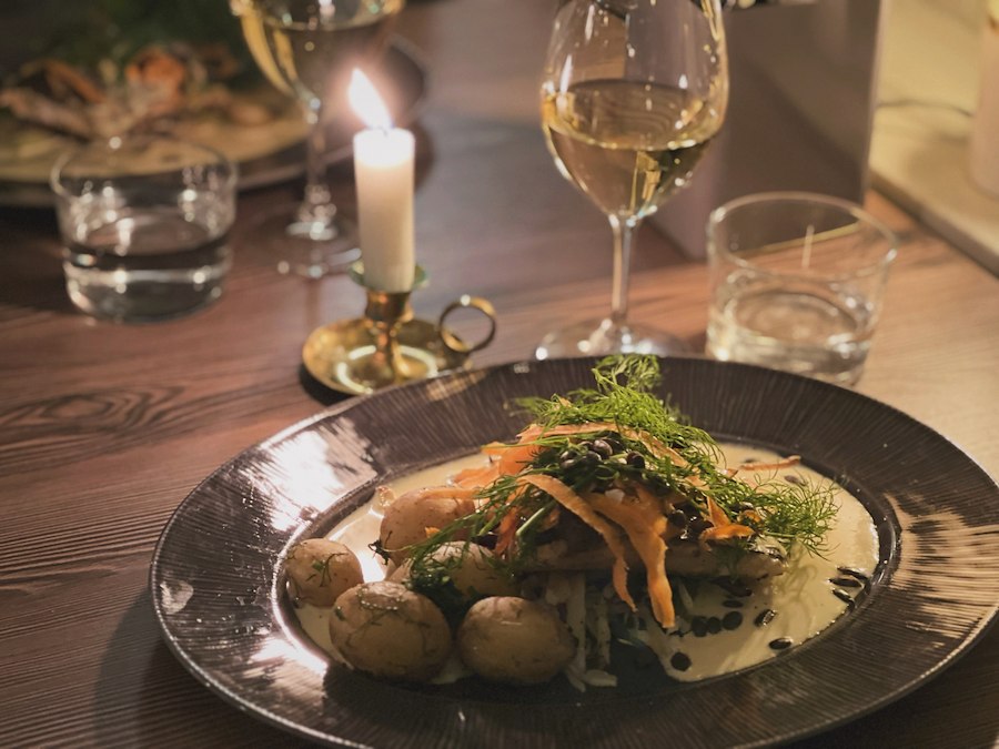 Primärbild av Rum med frukost & en god tvårätters middagsmeny