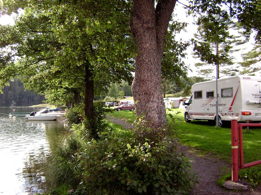 Camping pitch (waterside) caravan/motorhome electricity possible 125 sq m