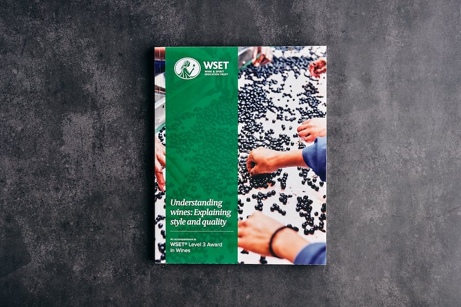 WSET Level 3 Bokpakke + utsendelse