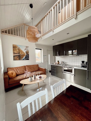 Leilighet med soverom og hems