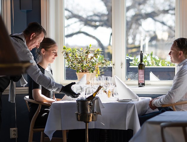 Boka Lilla Nyårsraketen på Stufvenäs Gästgifveri