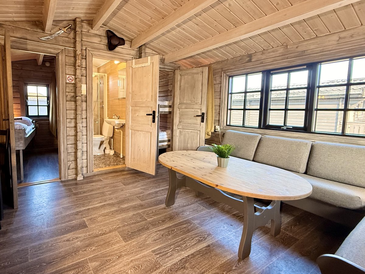 PIRATE CABIN WITH BATHROOM