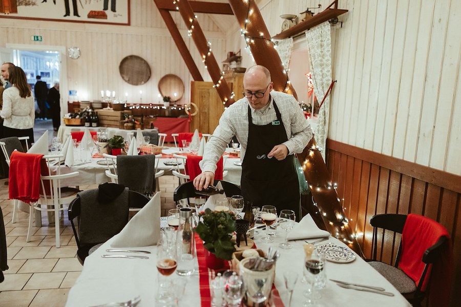 Primärbild av Julbord på Wallbys vis - 1 övernattning.