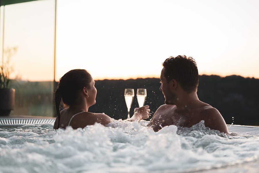 Primary image of VALENTINESWEEKEND DELUXE