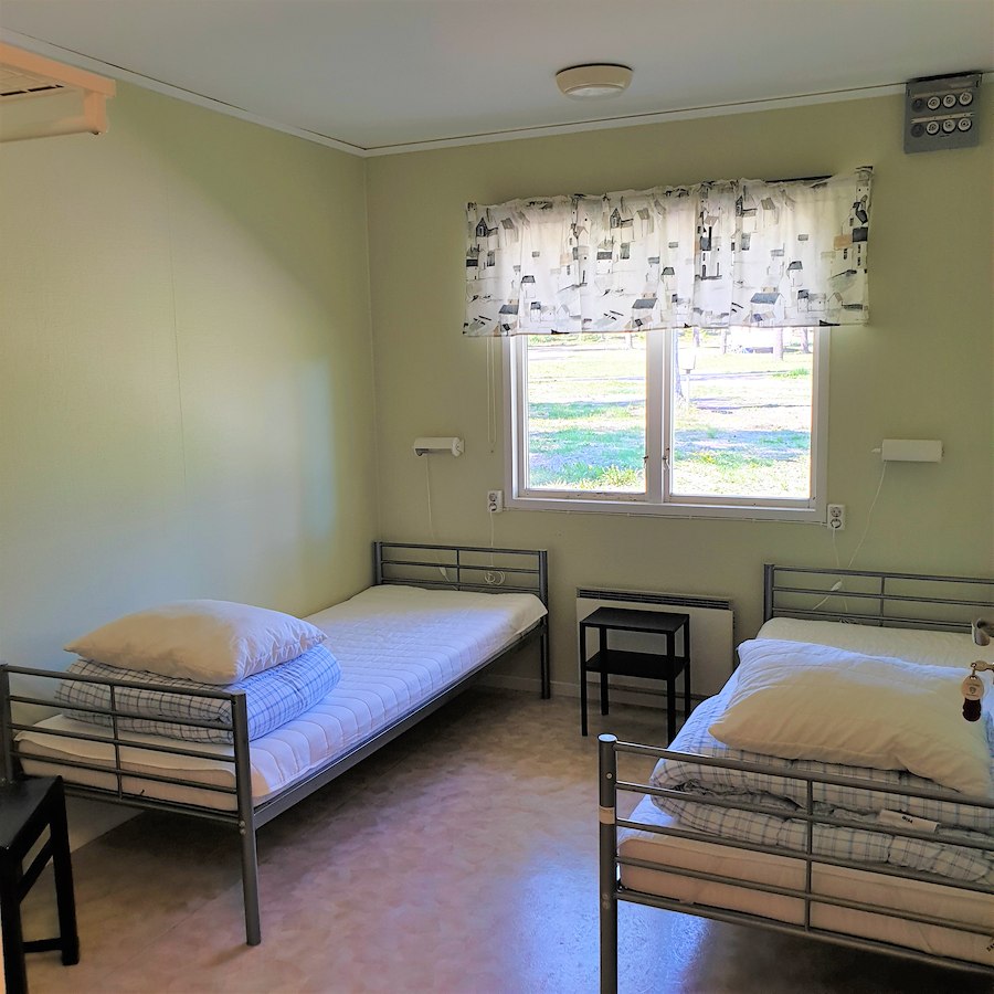2-bed room with single beds (max 2 persons)