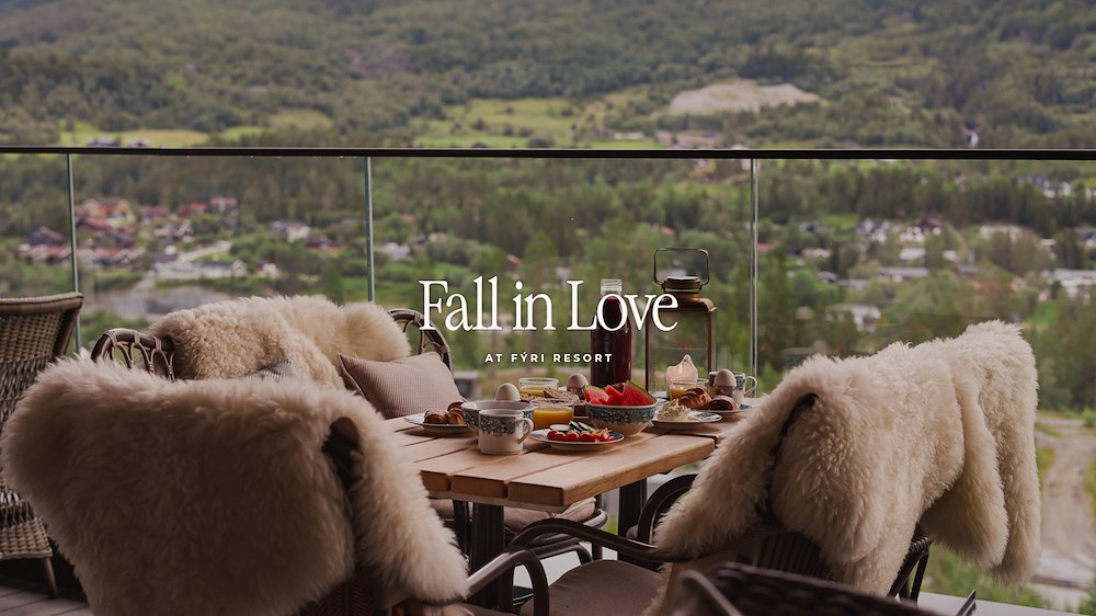 Fall In Love - Room & Breakfast