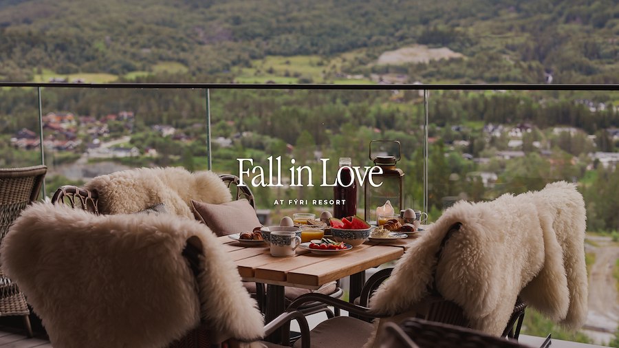 Fall In Love - Room & Breakfast