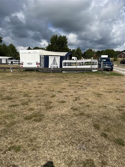 Camping Stellplatz Wohnwagen/Wohnmobil mit Strom Nr. 251