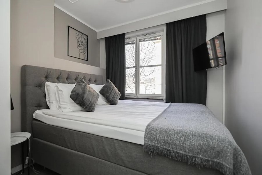Queenroom Small