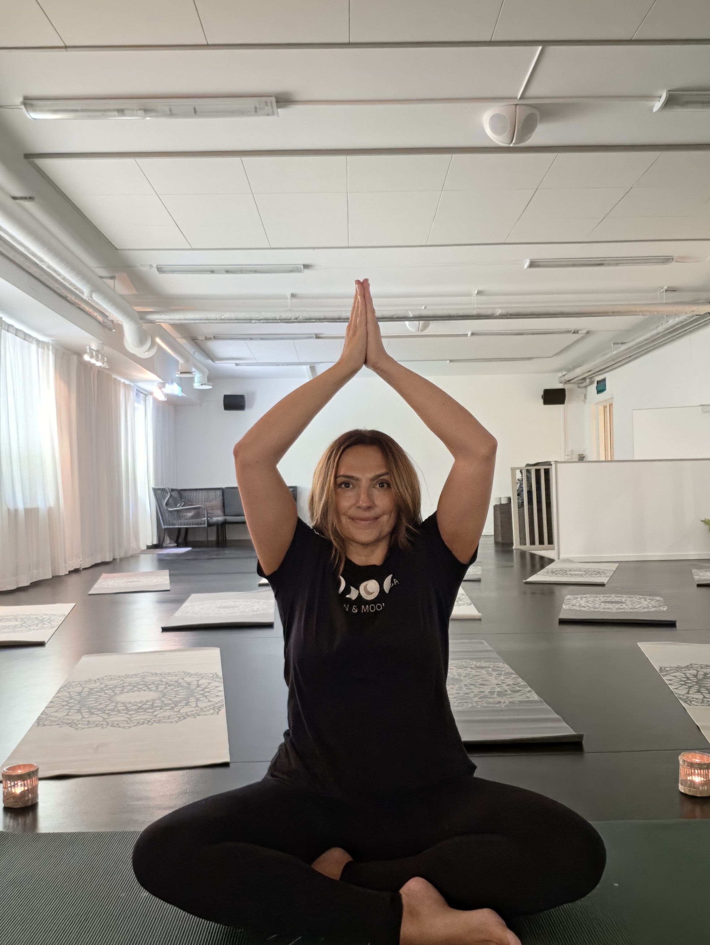 Sun Moon Yoga & dagspa söndag