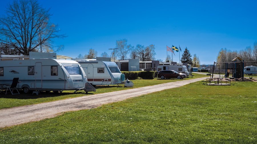 Campingstellplatz für Wohnmobile/Wohnwagen/Zelte