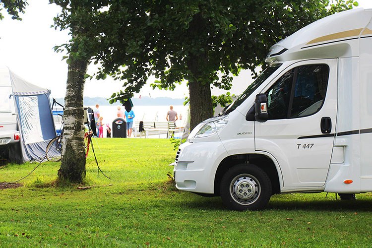 Camping pitch for motorhome with wooden deck No 1-10