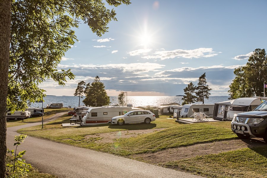 Camping pitch caravan/motorhome 80-100 sq m with electricity (Zone red)