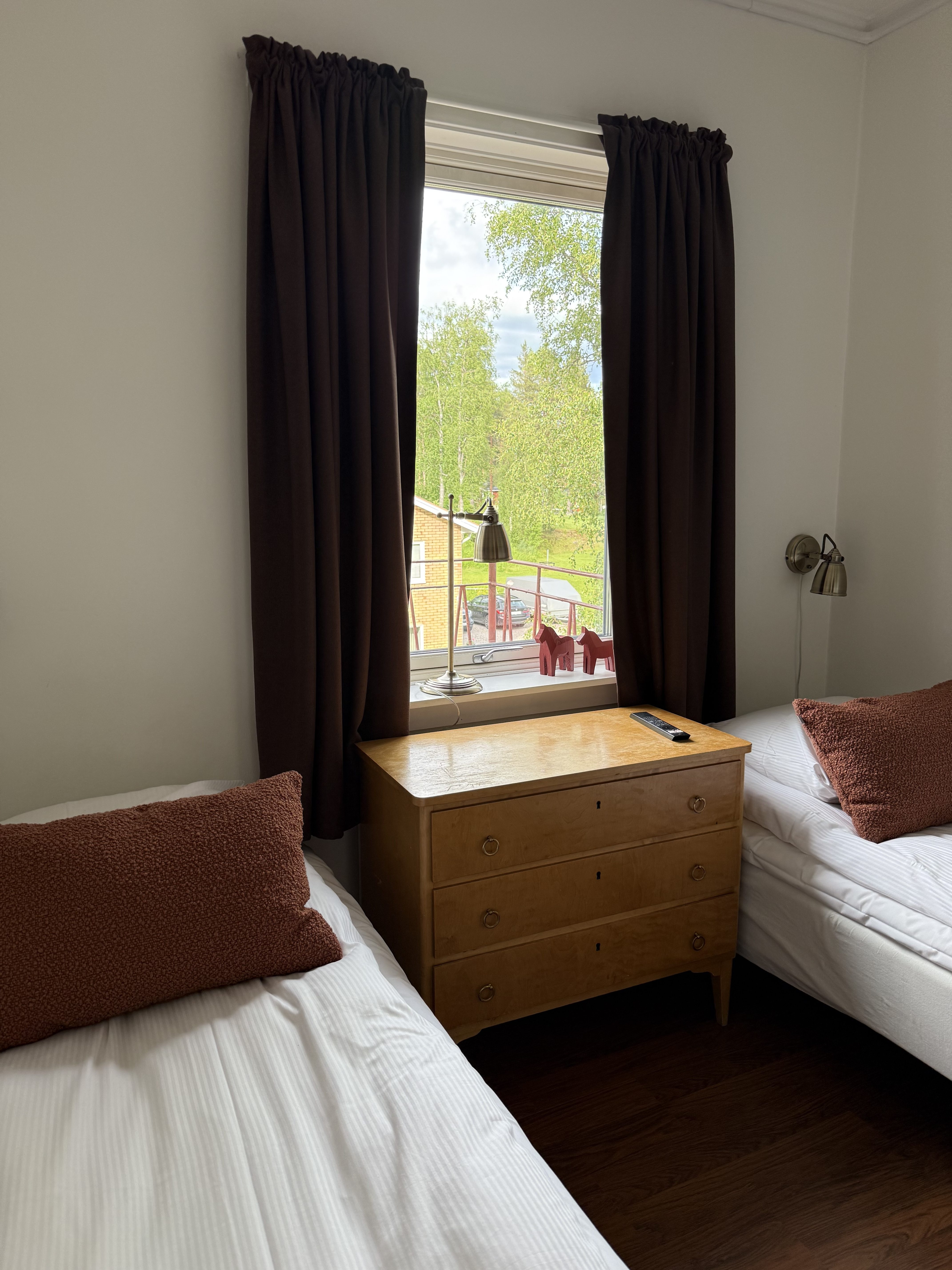 Mountain Double Room – Shared Bathroom