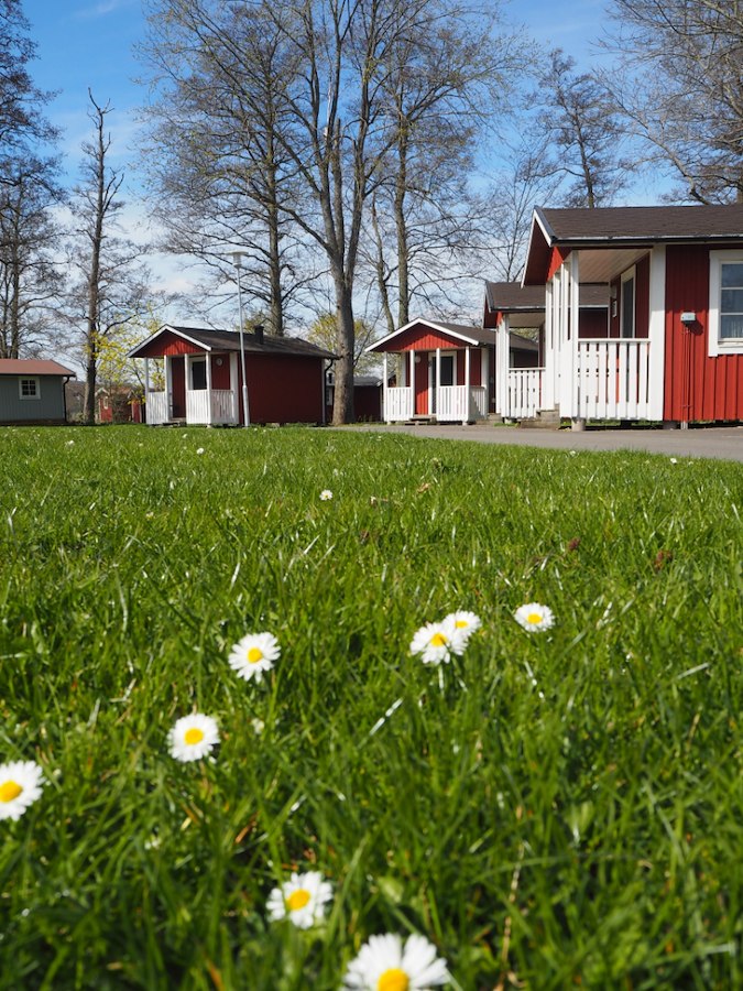 Standardstuga i röda byn