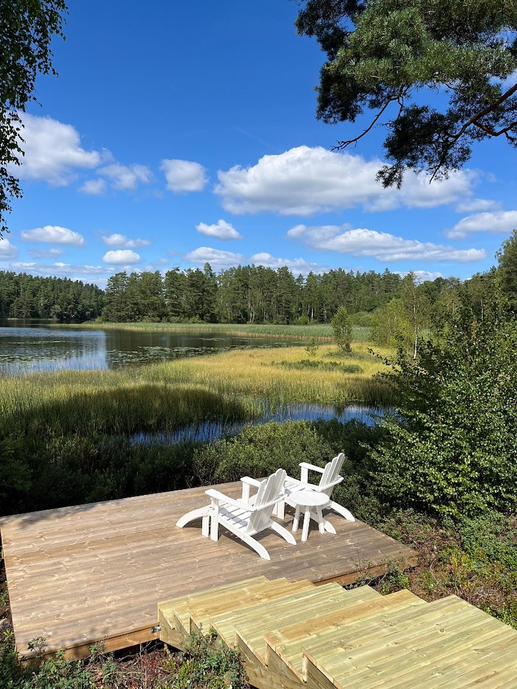 Primärbild av Campingtomt husvagn/husbil inkl el - Sjöläge deluxe