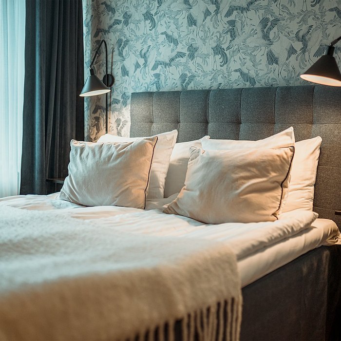 Queen room