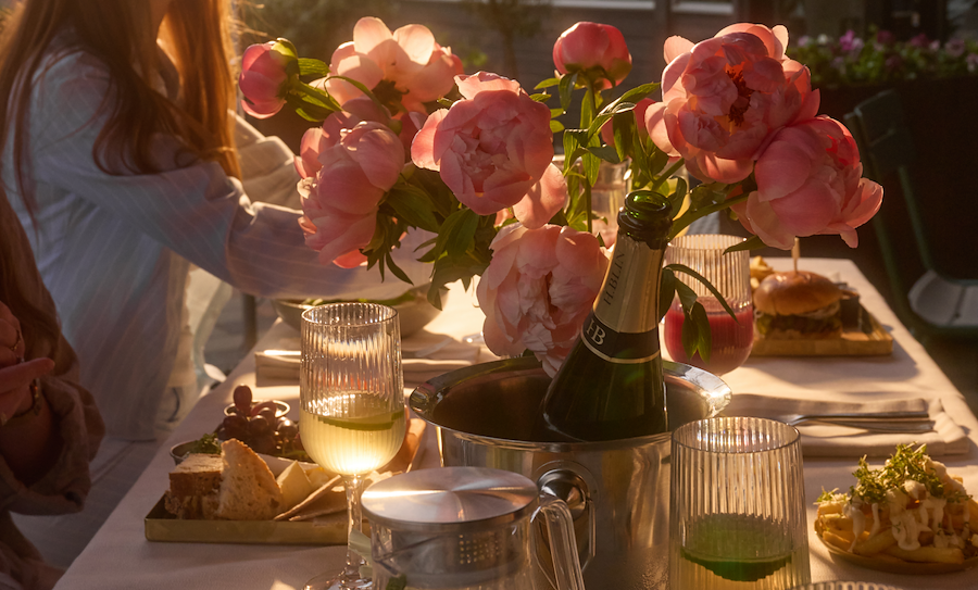 Sommarscen & middag - Juli & Augusti