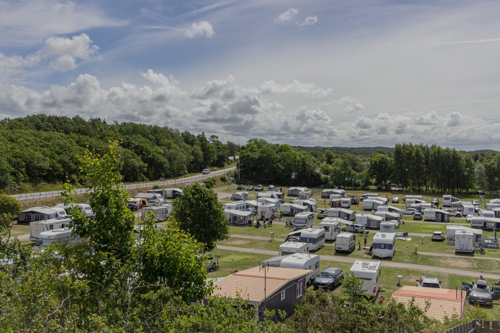 Campingplatz inkl. Stromanschluss - max. 8 Meter (Kies/Kunstrasen)