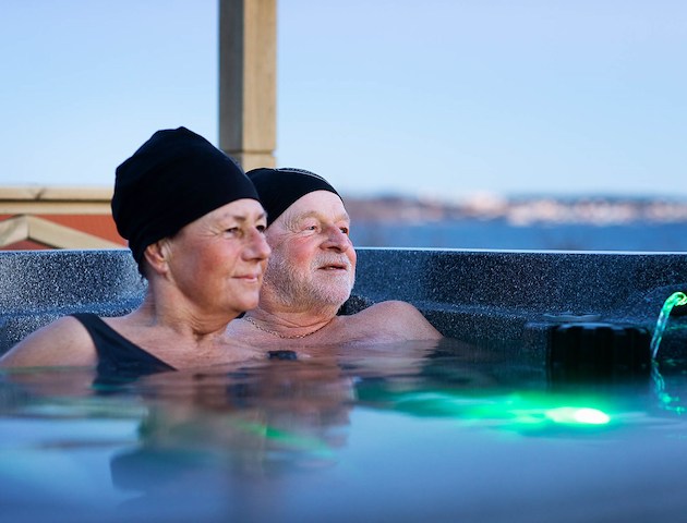 Boka Hilmas Hilarious spa bath package på Strandflickornas Havshotell