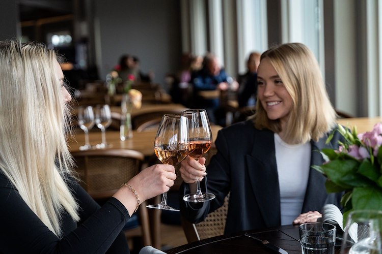 voucher-Kolmen ruokalajin illallinen kahdelle