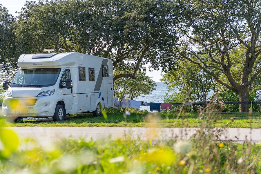 Camping pitch 10x10m, inc. electricity, wi-fi & showercard