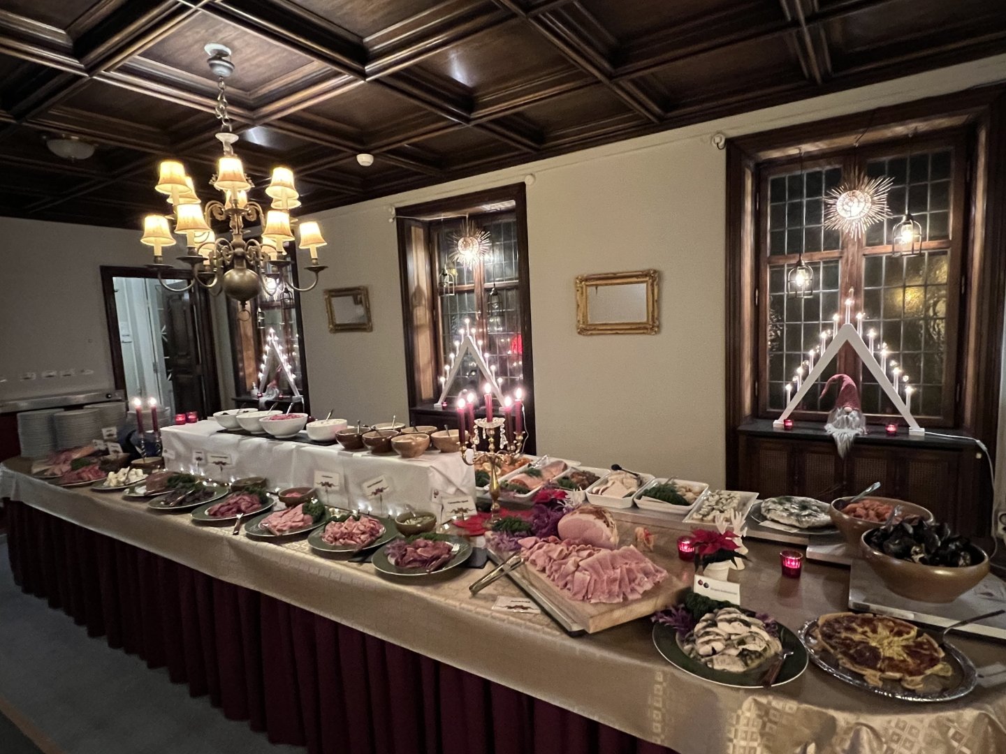 Image of Julbord med klassiker & vilt från skogen