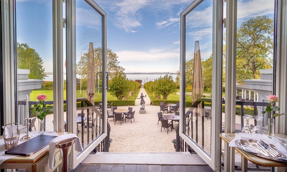 Image of Table at outdoor dining - add the number of people