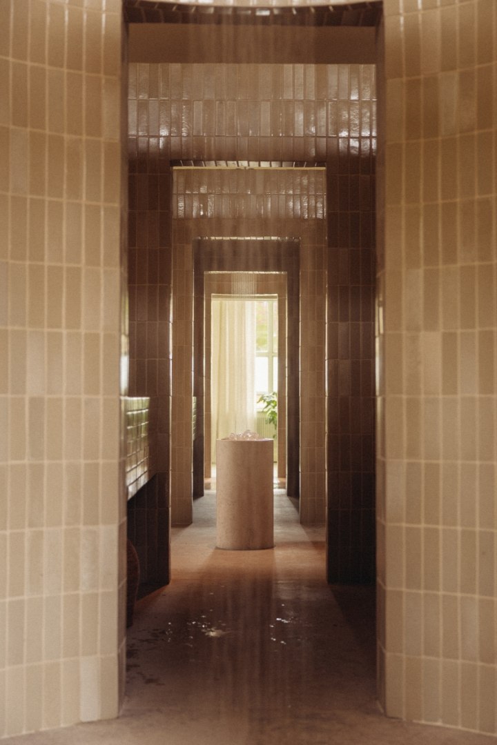 Day Spa from 08:00 & Afternoon Tea at 12:00
