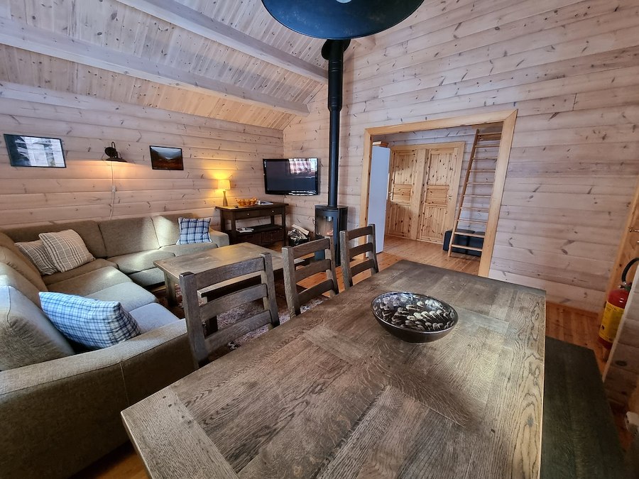 Big cabin with fireplace 2-6 persons