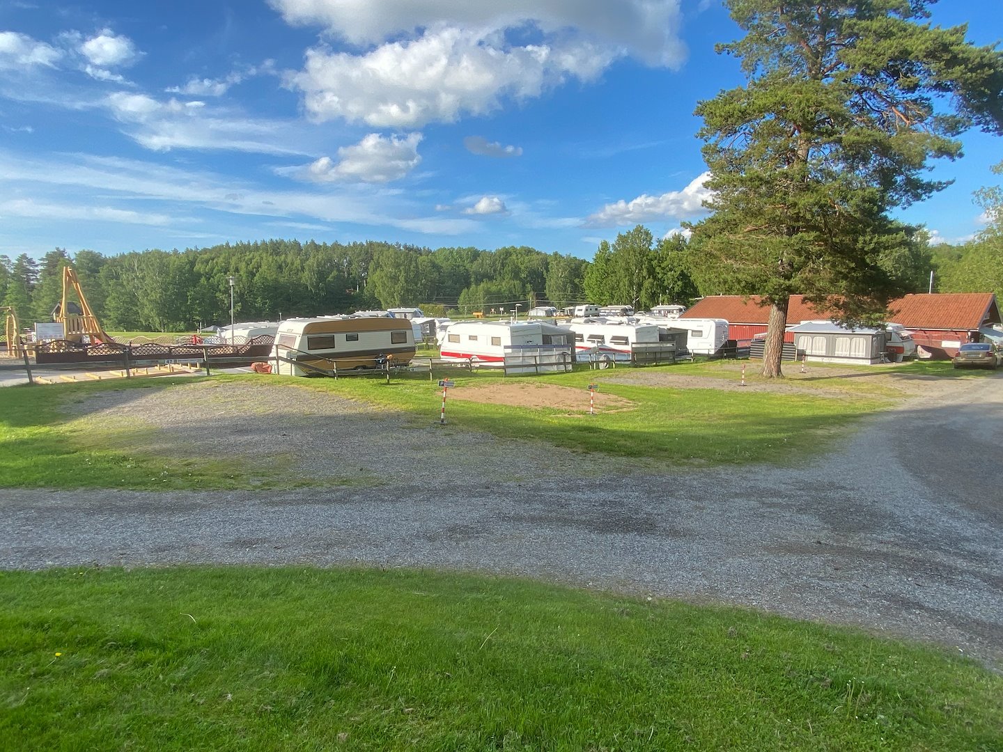 Camping Stellplatz mit Strom GELB- Gras 