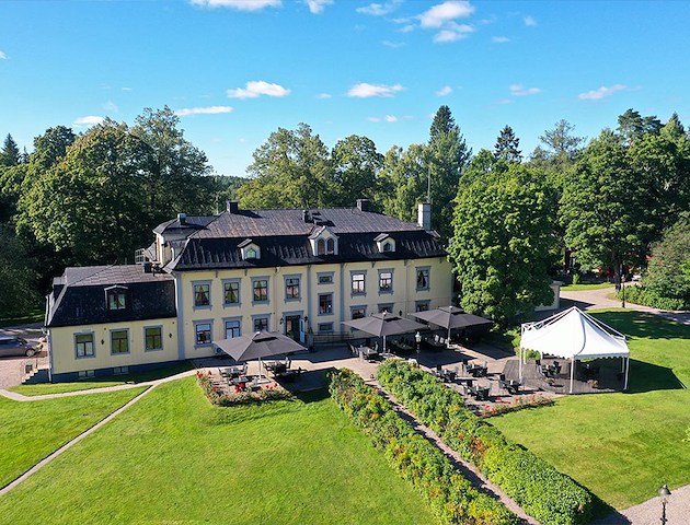 Boka Romantic Package 1 night på Hennickehammars Herrgård