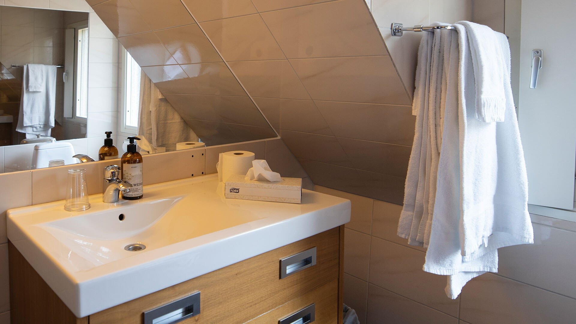 Treetop Spa, Hangout & Hotel image 11